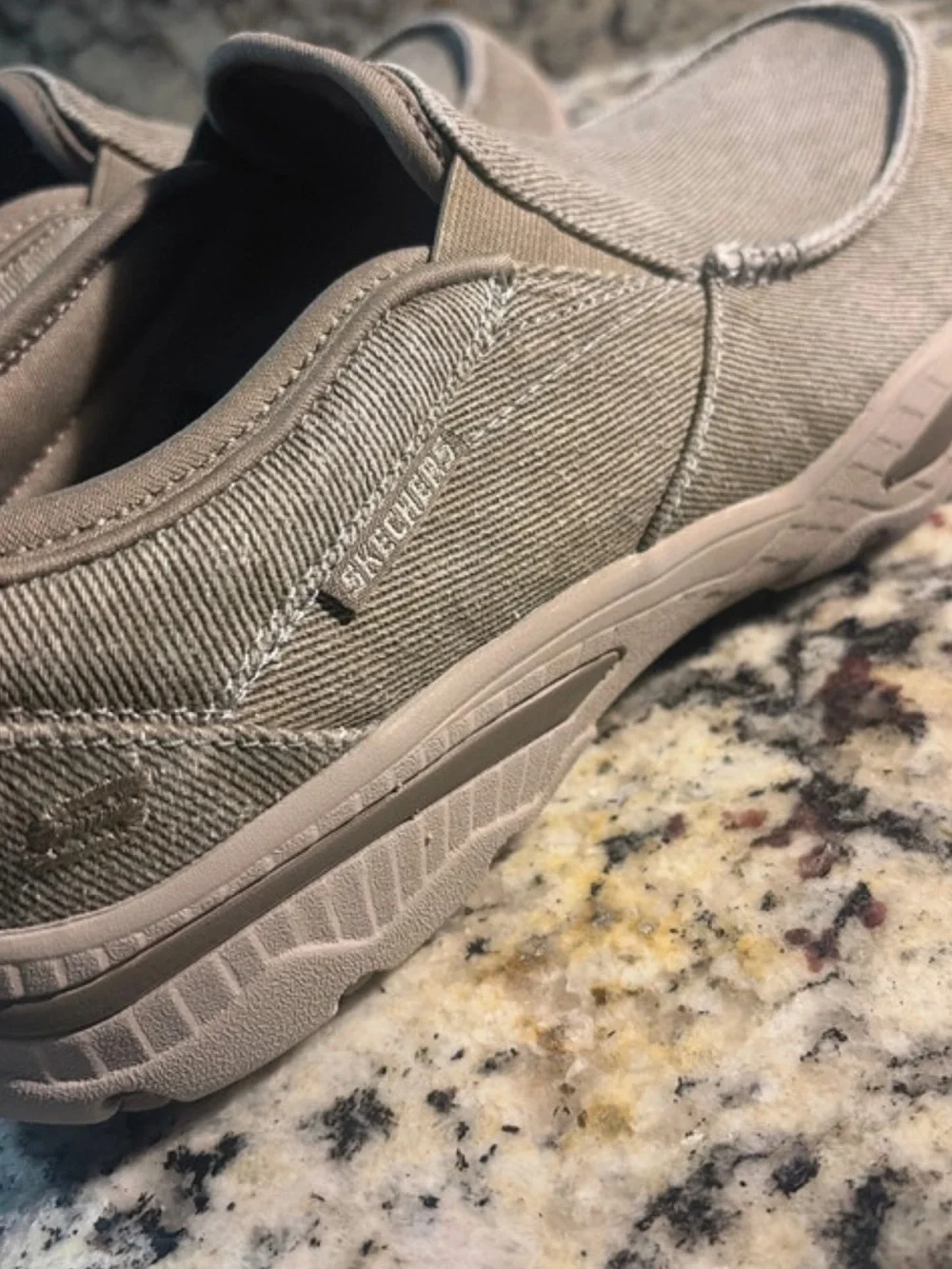 SKECHERS♦️EXTRA WIDE CASUAL SLIP IN